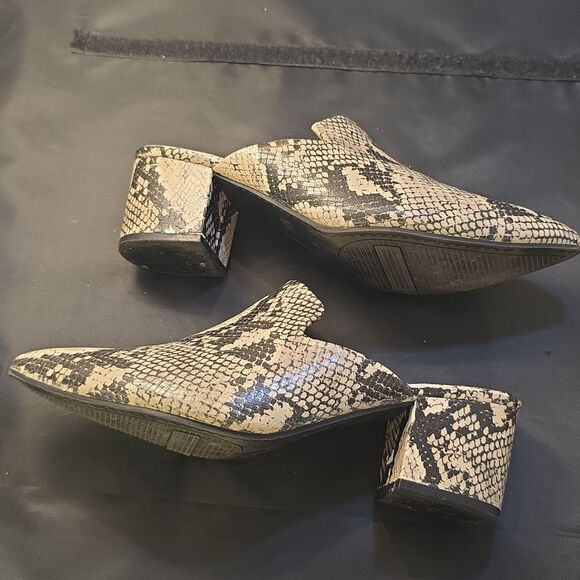 TIME AND TRU SNEAKING BLOCK HEEL PLATFORM MULE SHOE - Picture 11 of 16